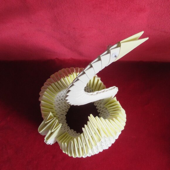 3D Origami Swan, Vintage, White & Yellow, Centerpiece - Picture 10 of 12